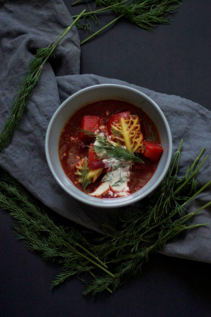 Wirsing-Kartoffel-Eintopf mit Rote Beete & Dill-Dip - Our Food Stories Wirsing-Kartoffel-Eintopf mit Rote Beete & Dill-Dip - Our Food Stories