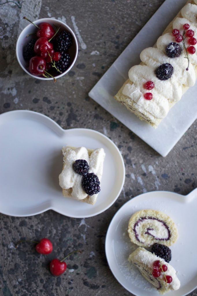 Gluten-free Swiss Roll with Berries & White Chocolate - Our Food Stories