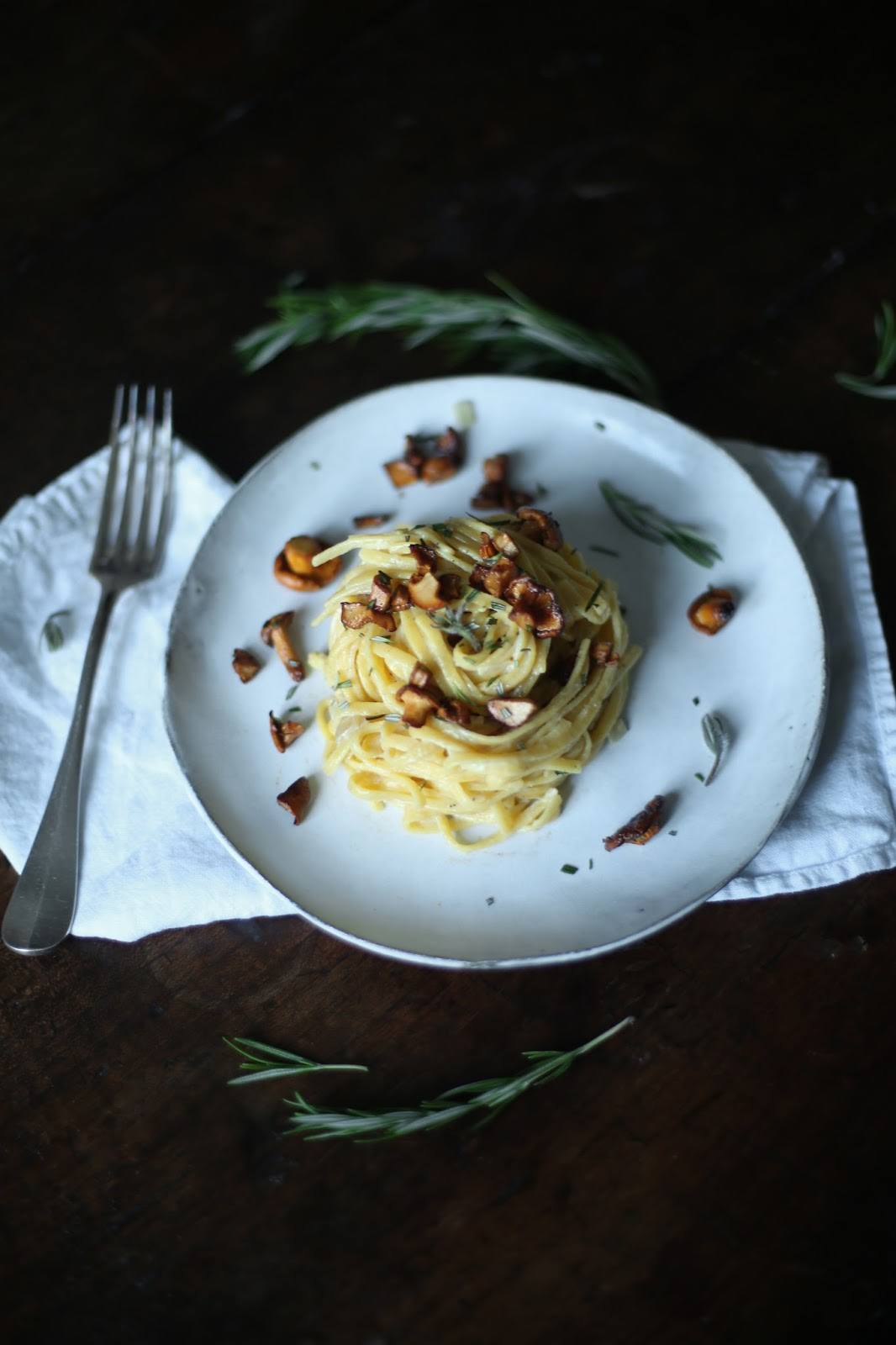 Gluten-free Pasta with Chanterelles and Tahini-Cream-Sauce