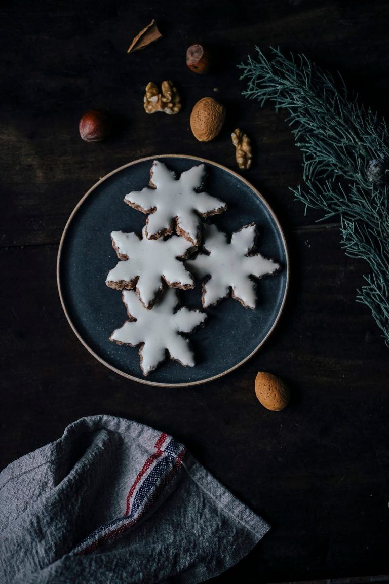 Gluten-free Chai Snowflakes & gluten-free Gingerbread Cookies - Our ...