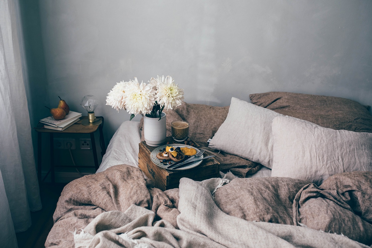 minimalist design bedroom styling