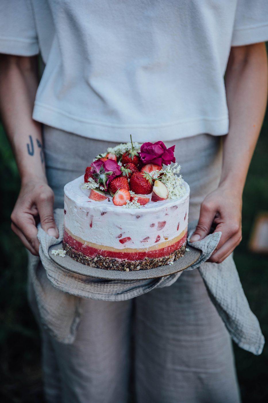 elderflower strawberry icecream cake