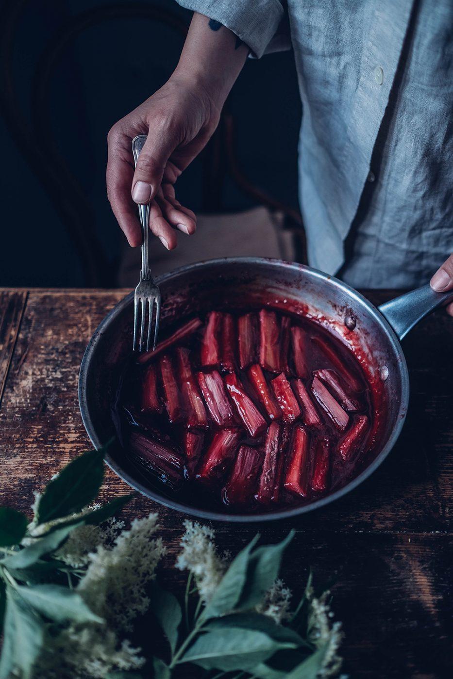 rhubarb pavlova recipe