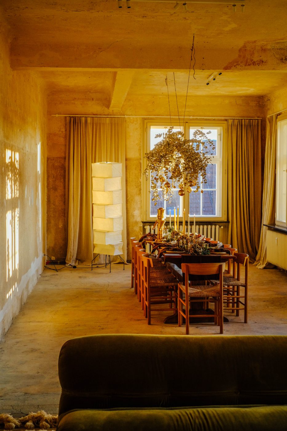 glitter glimmer christmas tree decoration ideas gold silver table setting