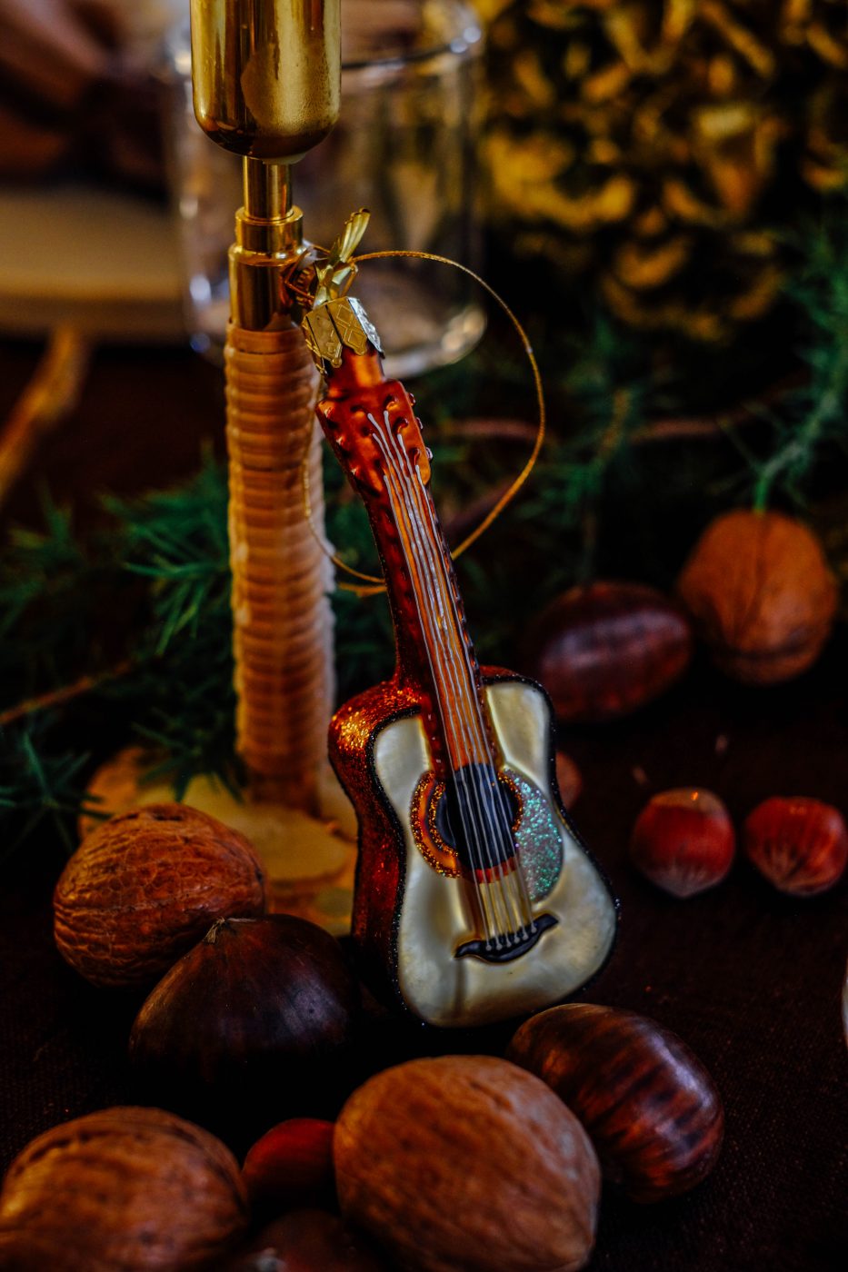 glitter glimmer christmas tree guitar decoration ideas gold silver table setting