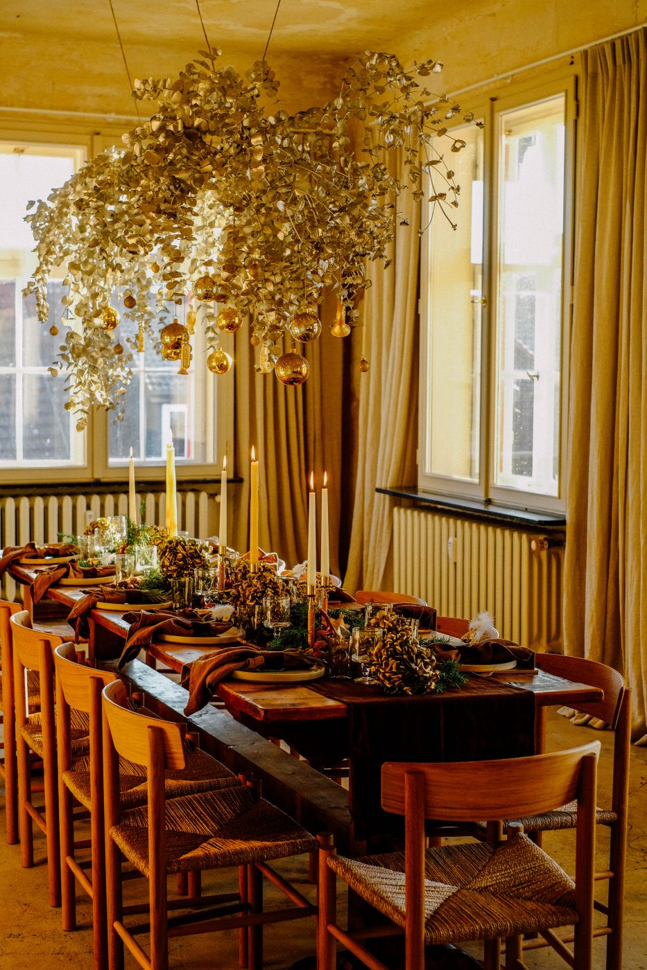 glitter glimmer christmas tree star decoration ideas gold silver table setting