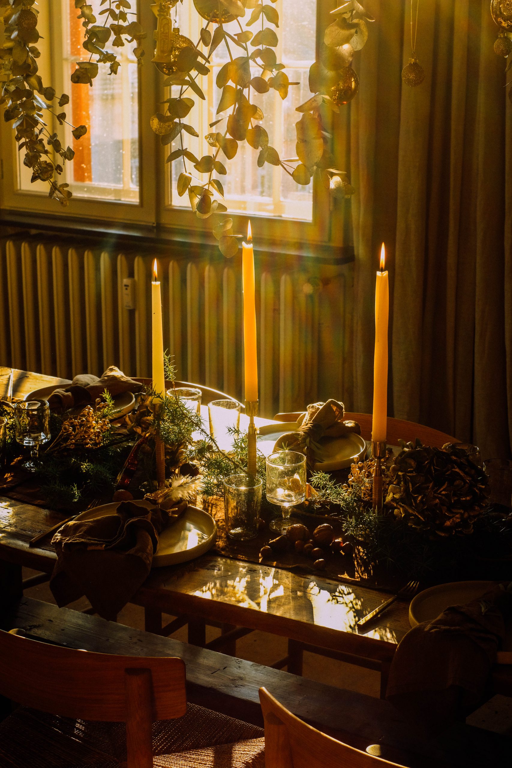 moody table setting candle golden morning christmas decoration