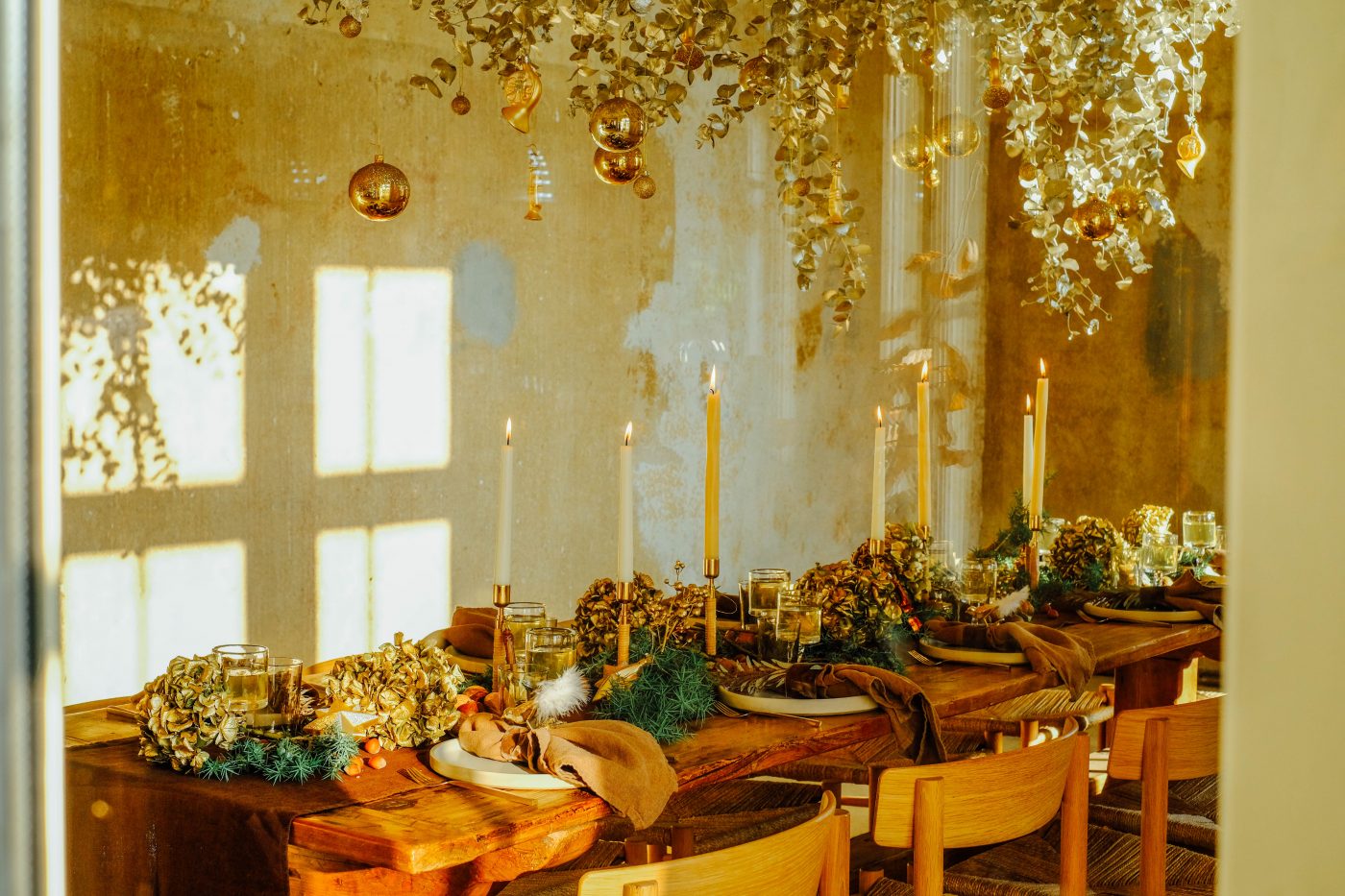 moody table setting candle golden morning christmas decoration