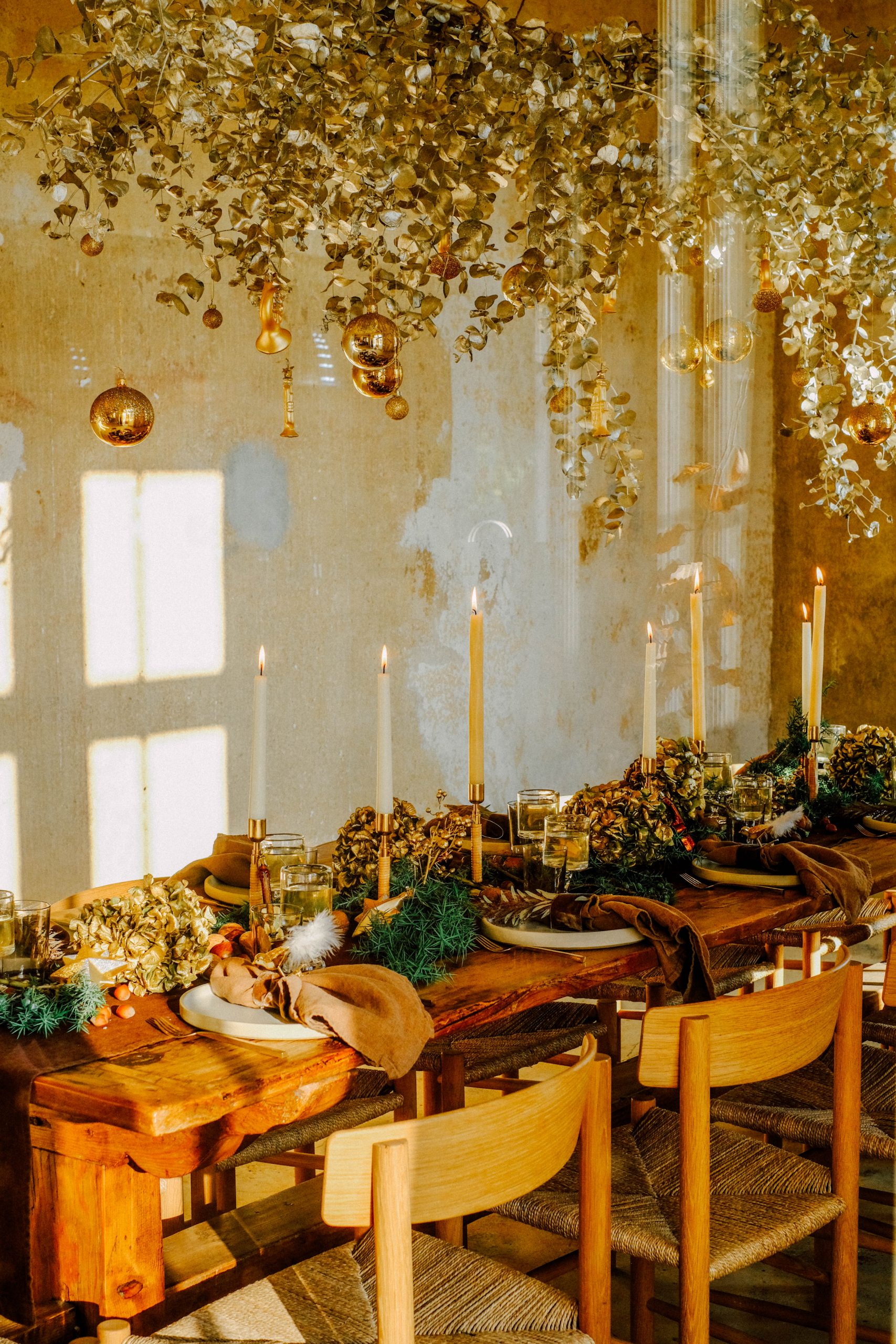 moody table setting candle golden morning christmas decoration 