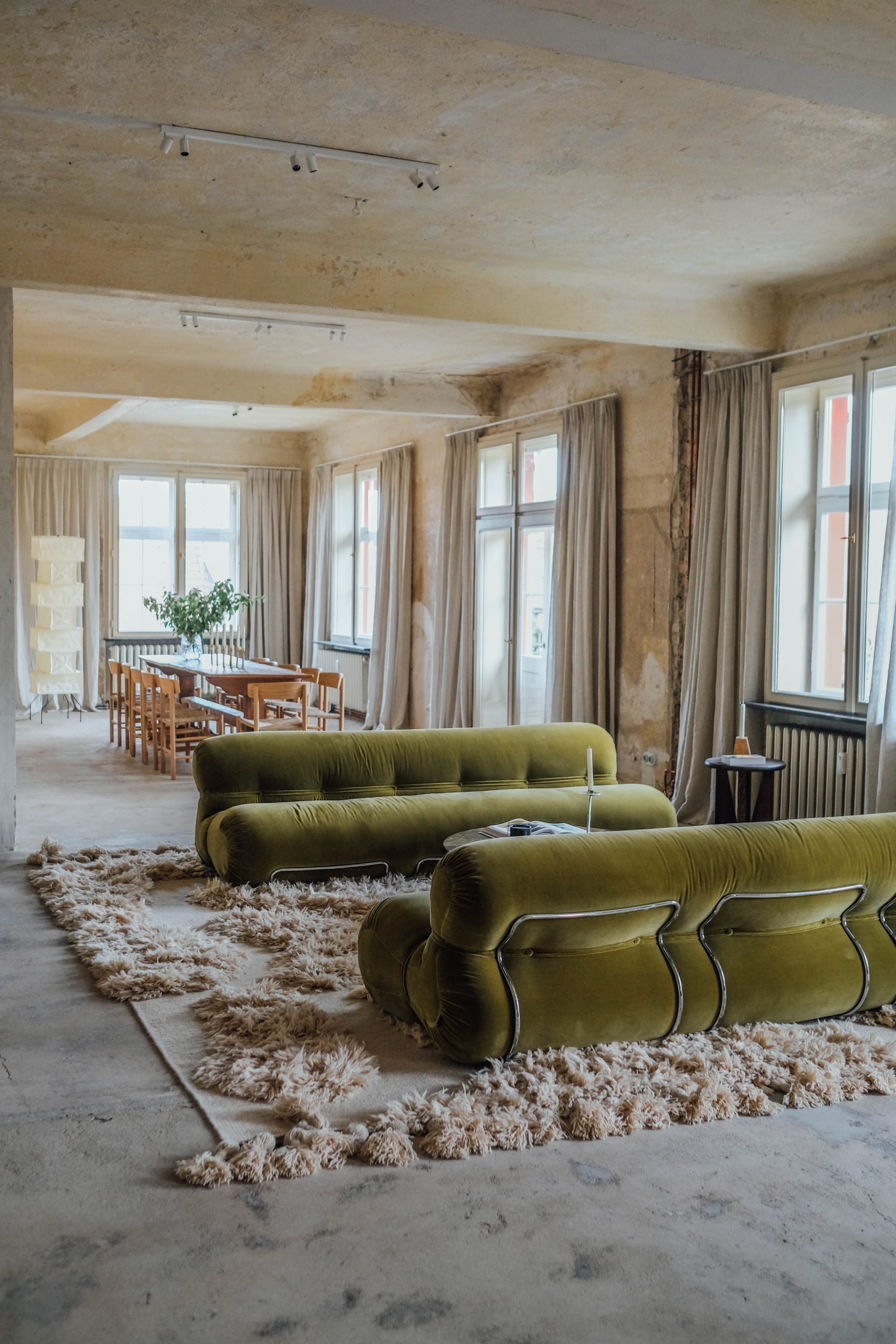 photo shooting location Berlin studio rough walls